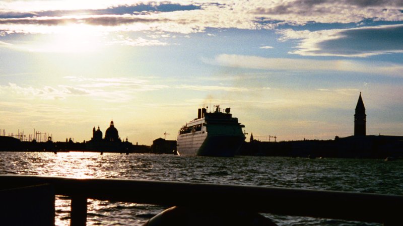 img053.JPG